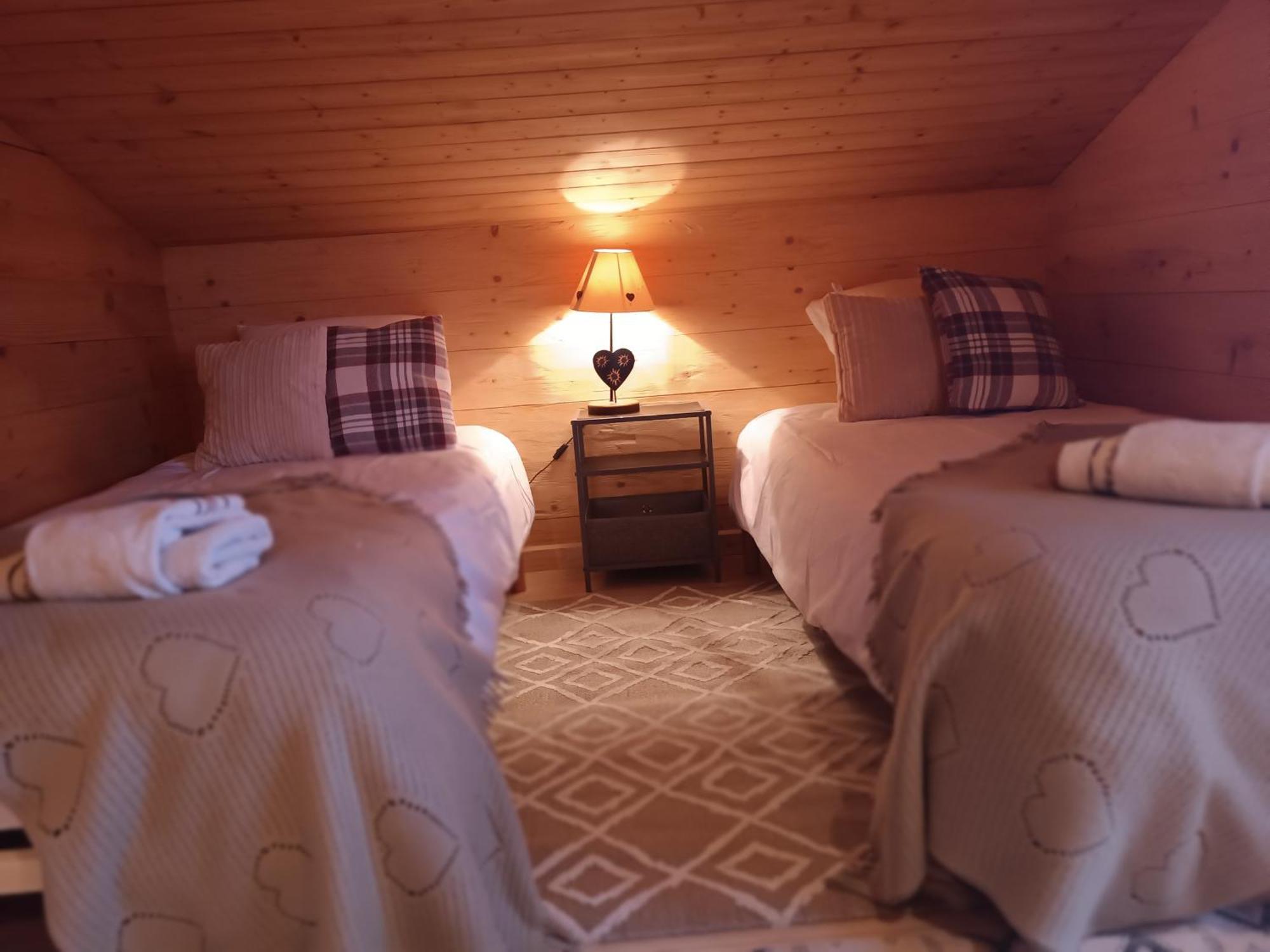 Charming Family Chalet For 8 People, With Private Hot Tub Les Clefs エクステリア 写真