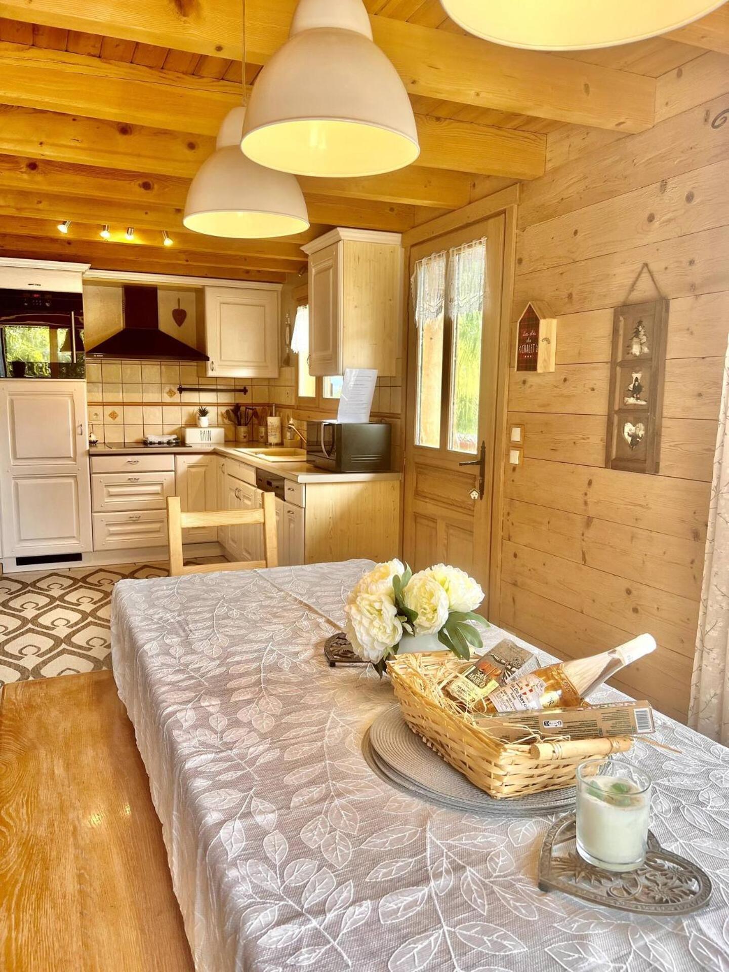 Charming Family Chalet For 8 People, With Private Hot Tub Les Clefs エクステリア 写真