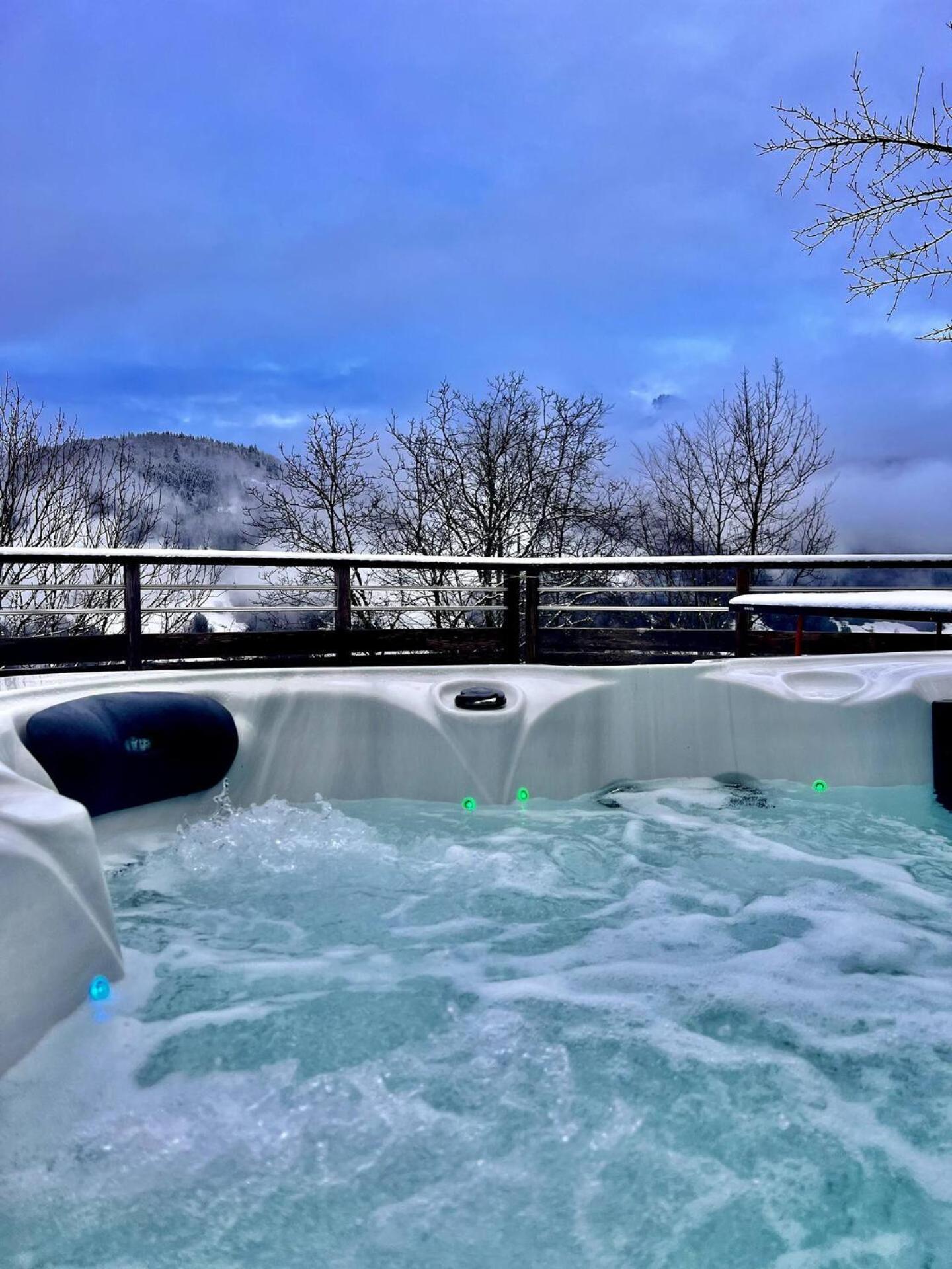 Charming Family Chalet For 8 People, With Private Hot Tub Les Clefs エクステリア 写真