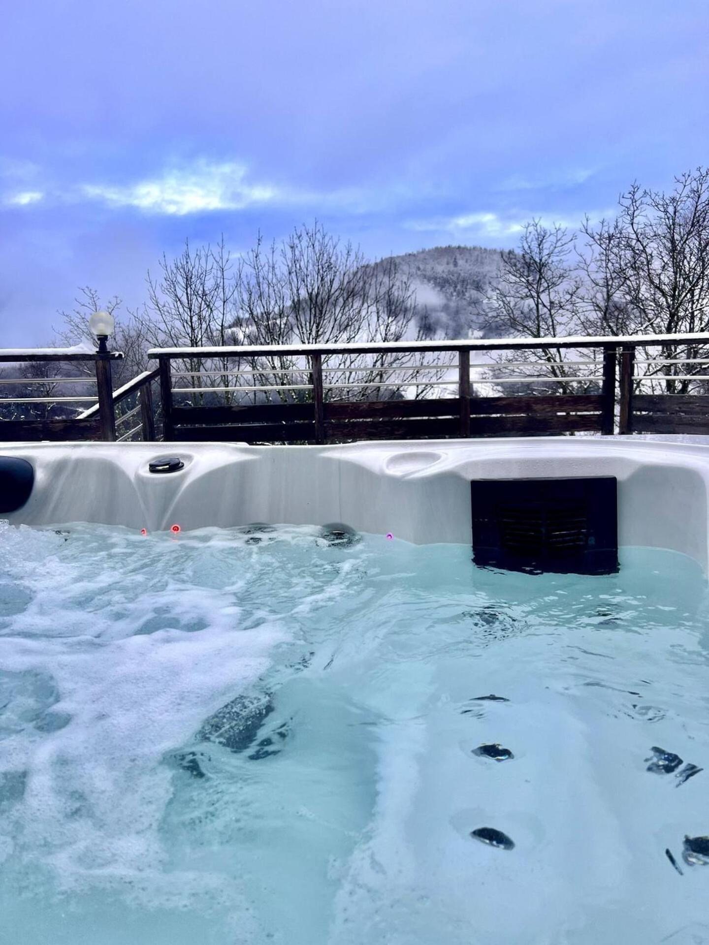 Charming Family Chalet For 8 People, With Private Hot Tub Les Clefs エクステリア 写真