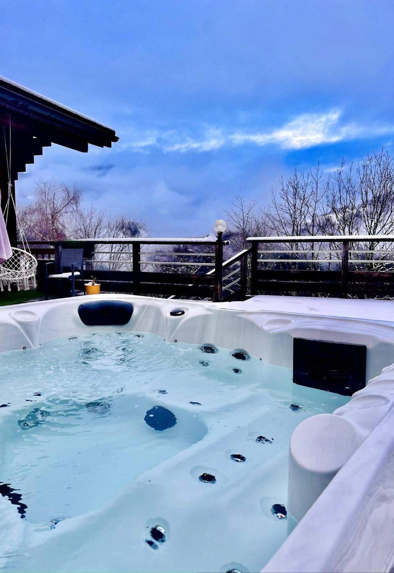 Charming Family Chalet For 8 People, With Private Hot Tub Les Clefs エクステリア 写真